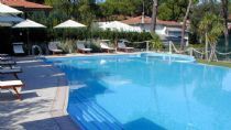 la piscina dell`hotel a Tirrenia